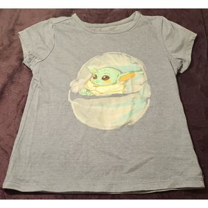 Star Wars Baby Yoda Unisex 4T T-Shirt Gently Used Condition